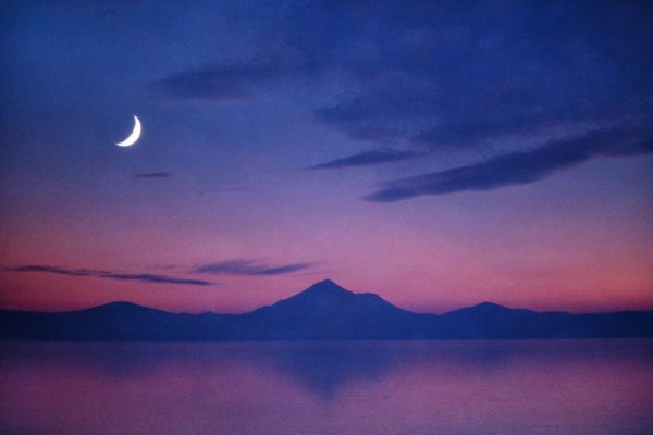 Image: 0161303568, License: Rights managed, Moonrise over Mount Shasta, California., Property Release: No or not aplicable, Model Release: No or not aplicable, Credit line: Profimedia-Red Dot, Sciencephoto RM